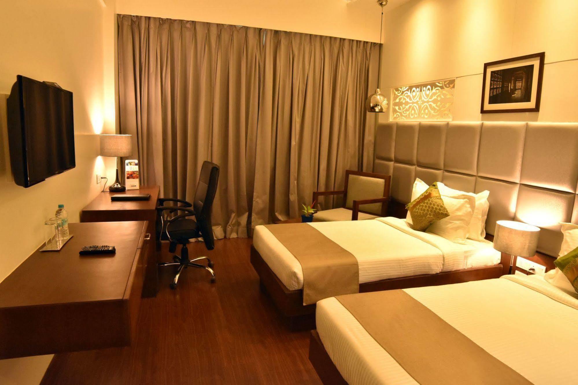 Comfort Inn Donil Vadodara Extérieur photo