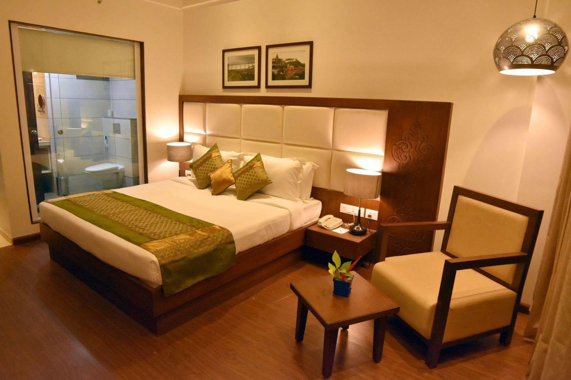 Comfort Inn Donil Vadodara Extérieur photo