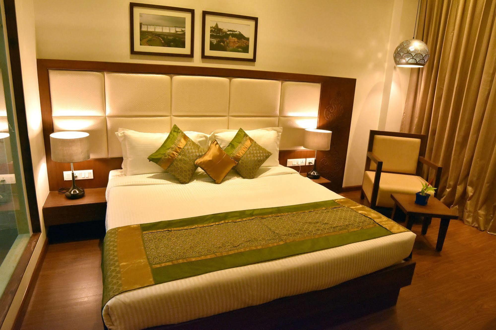 Comfort Inn Donil Vadodara Extérieur photo