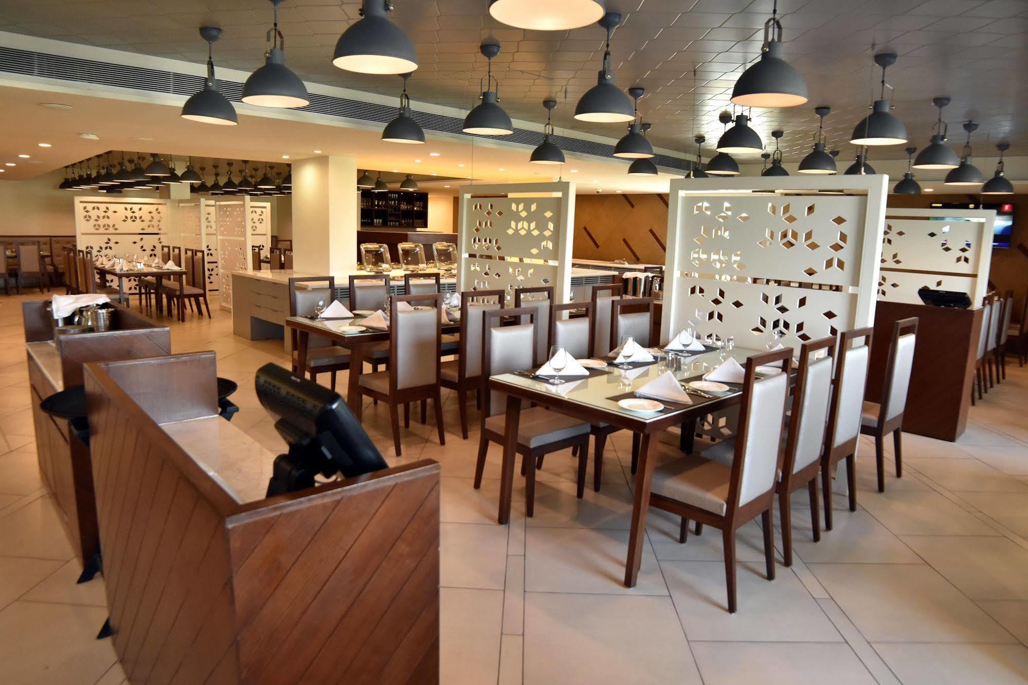 Comfort Inn Donil Vadodara Extérieur photo