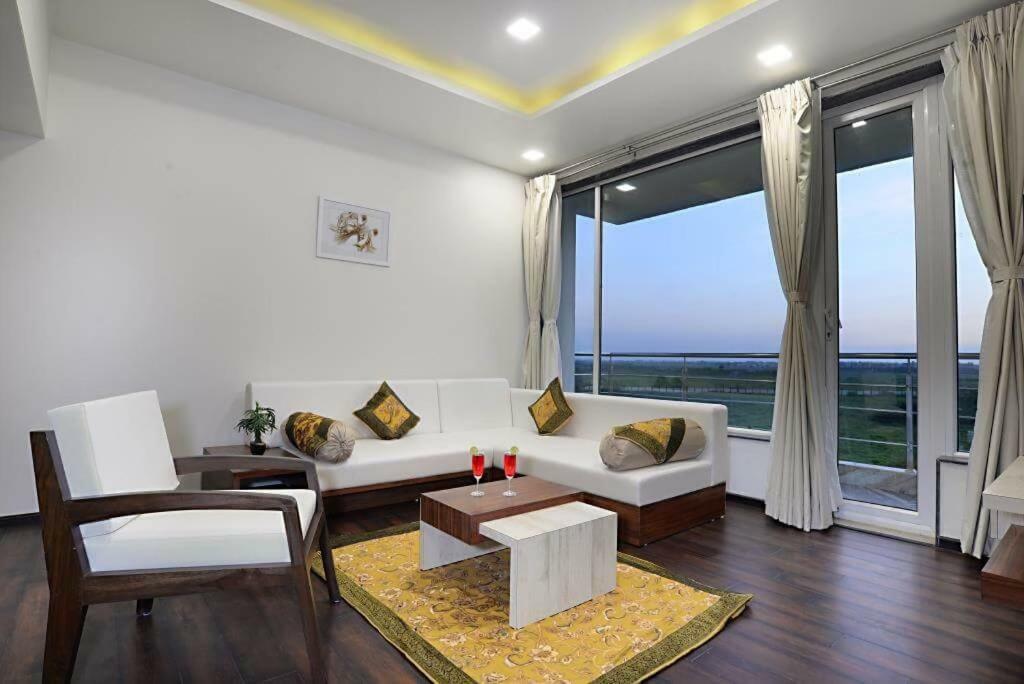 Comfort Inn Donil Vadodara Extérieur photo